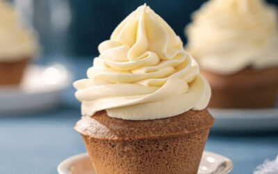 CUPCAKES DE VAINILLA CON FROSTING